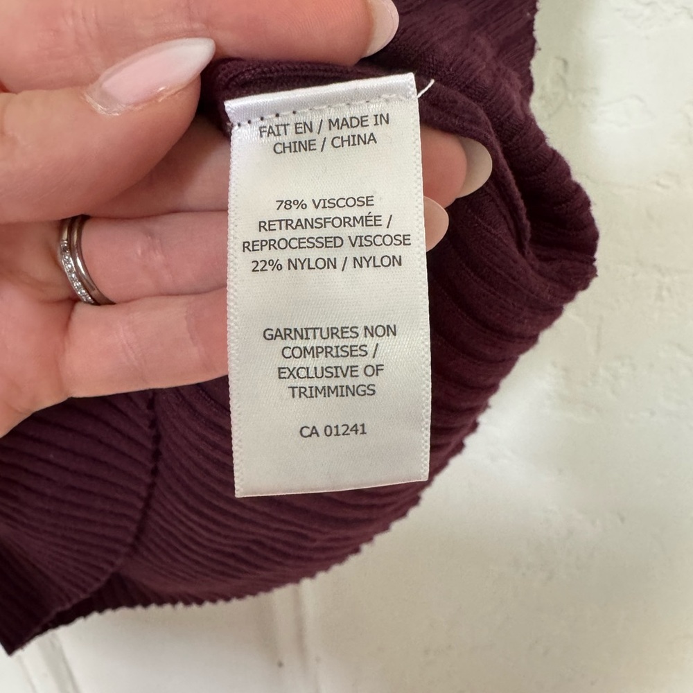 Women's Ribbed Knit Top - Picture 4 of 5